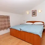 Hébergement de vacances Seaside House For Families With Children Barbat, Rab - 22294 Rab Town