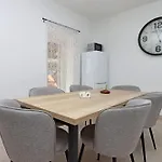 Seaside House For Families With Children Barbat, Rab - 22294 Hébergement de vacances Rab Town