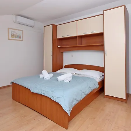 Seaside House For Families With Children Barbat, Rab - 22294 Hébergement de vacances *