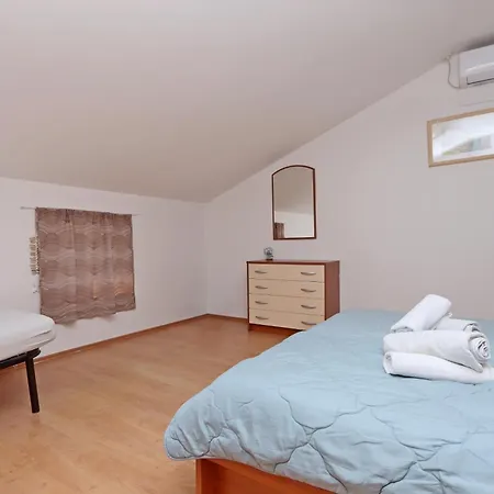 Seaside House For Families With Children Barbat, Rab - 22294 *