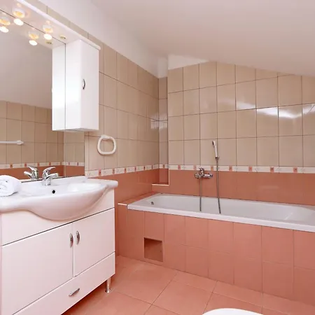 Dom wakacyjny Seaside House For Families With Children Barbat, Rab - 22294 Rab Town