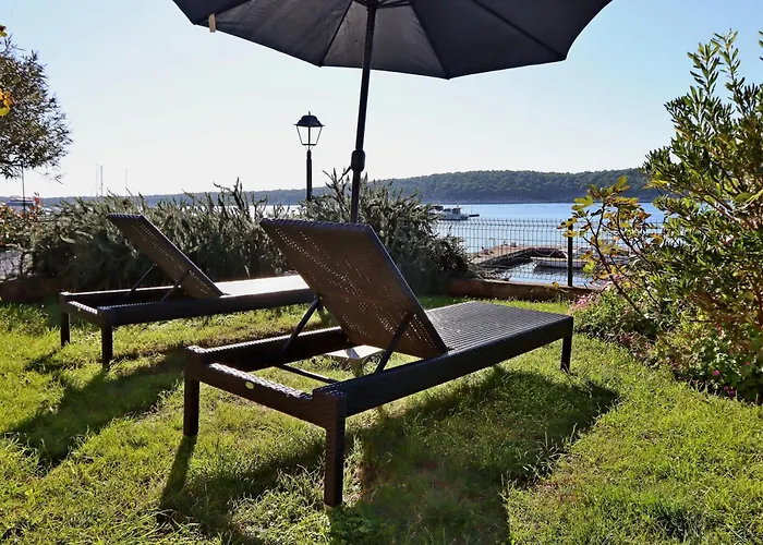 Vakantiehuis Seaside House For Families With Children Barbat, Rab - 22294 Rab Town