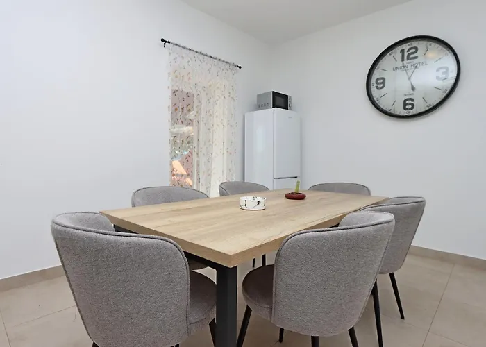 Seaside House For Families With Children Barbat, Rab - 22294 Vakantiehuis Rab Town